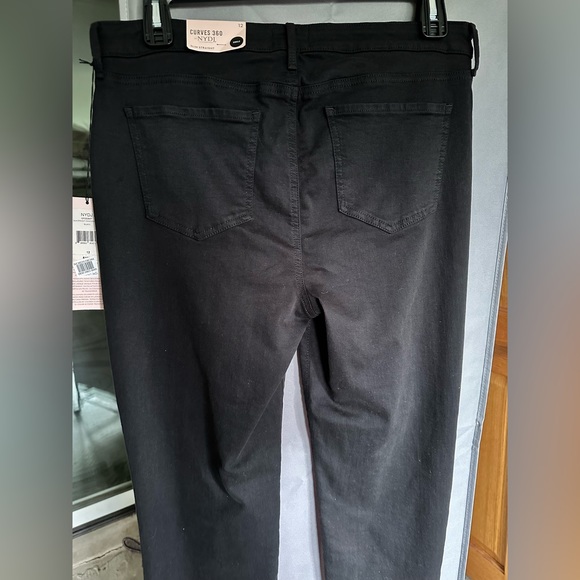Perfect & Stylish NYDJ Curves 360 Jeans! New/Never Worn. Size 12. Black. - Picture 5 of 6